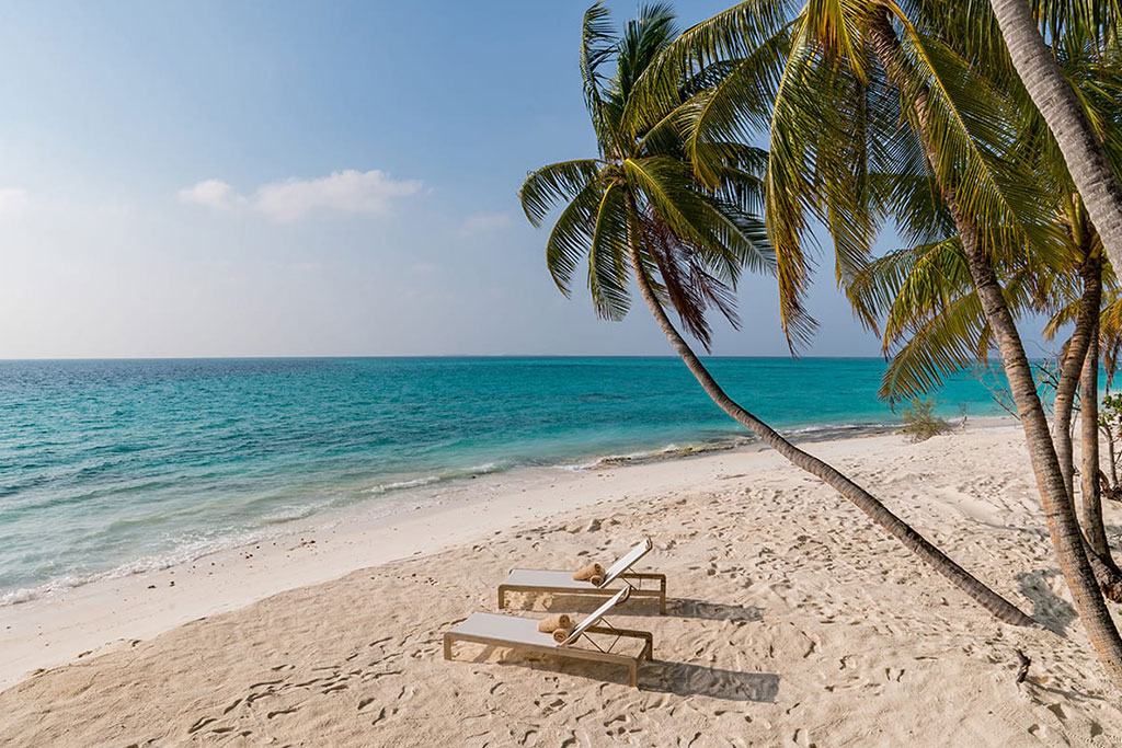 Beach Fiyavalhu Resort Maldives