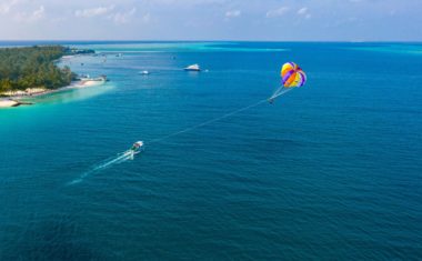 Parasailing - Fiyavalhu Resort Maldives